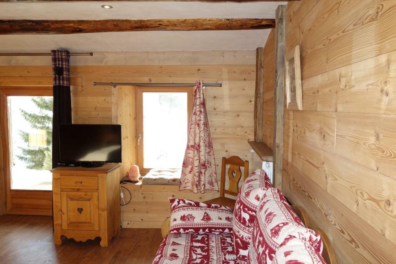 La chambre du Moulin Villard-sur-Doron Extérieur photo