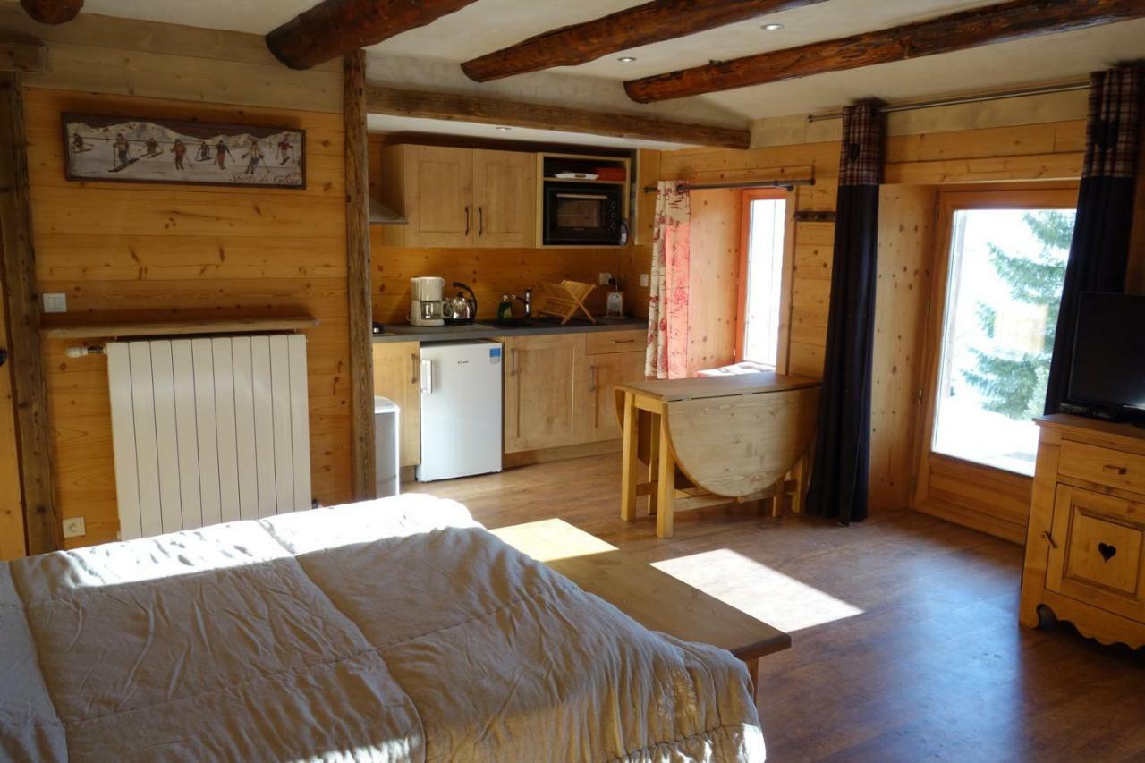 La chambre du Moulin Villard-sur-Doron Extérieur photo